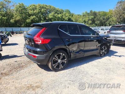 Trzecie zdjęcie samochodu z tyłu: 2019 VOLVO XC40 T5 INSCRIPTION VIN:YV4162ULXK2120296 - miniatura