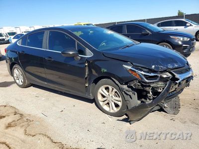 Czwarte zdjęcie samochodu z boku: 2019 CHEVROLET CRUZE LT VIN:1G1BE5SM0K7100089 - miniatura