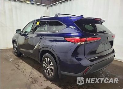 Trzecie zdjęcie samochodu z tyłu: 2022 TOYOTA HIGHLANDER XLE VIN:5TDGZRBHXNS564772 - miniatura