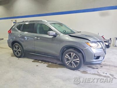 Czwarte zdjęcie samochodu z boku: 2020 NISSAN ROGUE SV VIN:5N1AT2MV3LC781379 - miniatura