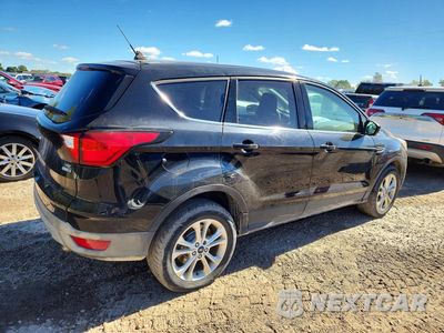 Trzecie zdjęcie samochodu z tyłu: 2019 FORD ESCAPE SE VIN:1FMCU9GD5KUC01611 - miniatura