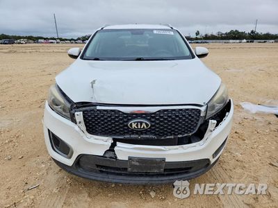 Piąte zdjęcie samochodu w środku: 2016 KIA SORENTO LX V6 VIN:5XYPGDA58GG110486 - miniatura
