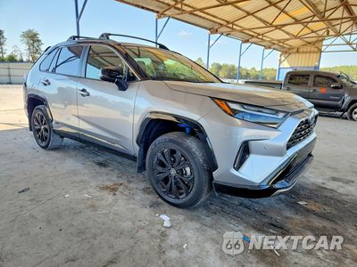 Czwarte zdjęcie samochodu z boku: 2024 TOYOTA RAV4 XSE VIN:JTME6RFV6RD553835 - miniatura