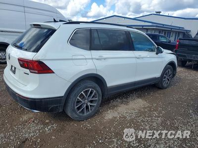 Trzecie zdjęcie samochodu z tyłu: 2019 VOLKSWAGEN TIGUAN SE VIN:3VV2B7AX9KM142856 - miniatura