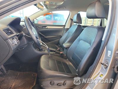 Zdjęcie 7 z 12 samochodu: 2014 VOLKSWAGEN PASSAT S VIN:1VWAT7A32EC043044 - miniatura