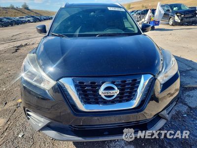 Piąte zdjęcie samochodu w środku: 2019 NISSAN KICKS SV VIN:3N1CP5CUXKL553994 - miniatura