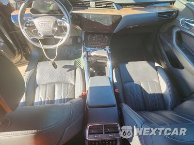 Zdjęcie 8 z 14 samochodu: 2019 AUDI E-TRON PRESTIGE VIN:WA1VABGE1KB009100 - miniatura