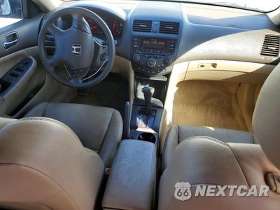Zdjęcie 8 z 12 samochodu: 2004 HONDA ACCORD LX VIN:1HGCM66384A054363 - miniatura