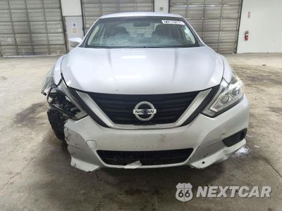 Piąte zdjęcie samochodu w środku: 2018 NISSAN ALTIMA 2.5 S VIN:1N4AL3AP0JC233715 - miniatura