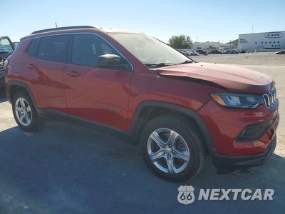 Czwarte zdjęcie samochodu z boku: 2023 JEEP COMPASS LATITUDE VIN:3C4NJDBN0PT522014 - miniatura