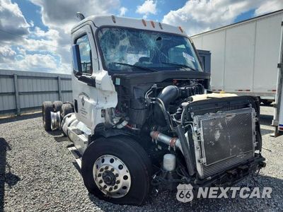Czwarte zdjęcie samochodu z boku: 2026 FREIGHTLINER CASCADIA 116 SEMI TRUCK VIN:1FUJHTDV6TLWJ3157 - miniatura