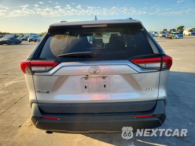 Zdjęcie 6 z 13 samochodu: 2020 TOYOTA RAV4 XLE VIN:JTMW1RFV6LD043446 - miniatura