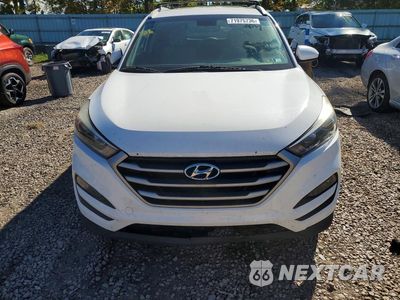 Piąte zdjęcie samochodu w środku: 2017 HYUNDAI TUCSON SE VIN:KM8J3CA48HU556829 - miniatura