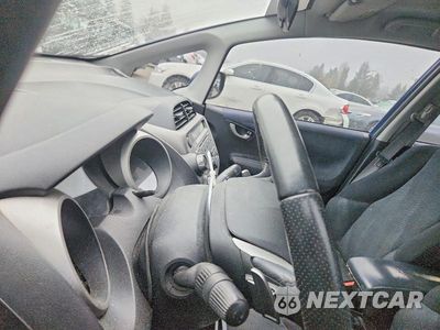 Zdjęcie 9 z 12 samochodu: 2010 HONDA FIT SPORT VIN:JHMGE8H40AS009260 - miniatura