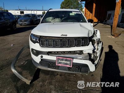Piąte zdjęcie samochodu w środku: 2025 JEEP COMPASS LATITUDE VIN:3C4NJDBN9ST609936 - miniatura