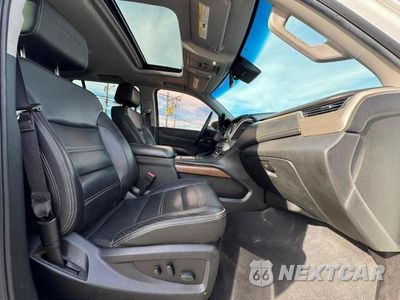 Piąte zdjęcie samochodu w środku: 2019 GMC YUKON XL DENALI VIN:1GKS2HKJ2KR378816 - miniatura