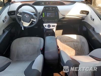 Zdjęcie 8 z 12 samochodu: 2017 TOYOTA PRIUS TWO VIN:JTDKBRFU9H3031856 - miniatura