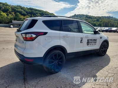 Trzecie zdjęcie samochodu z tyłu: 2017 FORD ESCAPE SE VIN:1FMCU9GDXHUD73965 - miniatura