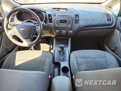 Zdjęcie 8 z 12 samochodu: 2016 KIA FORTE LX VIN:KNAFK4A6XG5449517 - miniatura