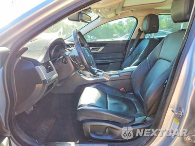 Zdjęcie 7 z 13 samochodu: 2018 JAGUAR XF VIN:SAJBR4FX1JCY56418 - miniatura