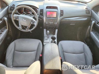 Zdjęcie 8 z 13 samochodu: 2013 KIA SORENTO LX VIN:5XYKT4A61DG405861 - miniatura