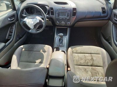Zdjęcie 8 z 12 samochodu: 2016 KIA FORTE LX VIN:KNAFX4A62G5561908 - miniatura