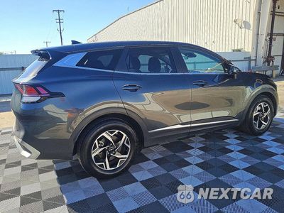 Trzecie zdjęcie samochodu z tyłu: 2023 KIA SPORTAGE LX VIN:KNDPU3AF4P7172797 - miniatura