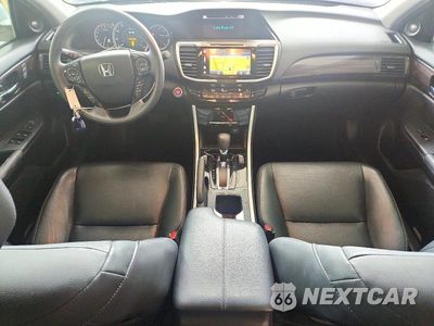 Zdjęcie 8 z 12 samochodu: 2016 HONDA ACCORD TOURING VIN:1HGCR3F93GA027189 - miniatura