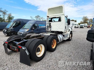Trzecie zdjęcie samochodu z tyłu: 2018 INTERNATIONAL RH613 SEMI TRUCK VIN:3HSDWTZR3JN493482 - miniatura