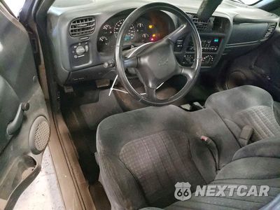 Zdjęcie 8 z 12 samochodu: 2000 CHEVROLET S TRUCK S10 VIN:1GCCS1448YK108585 - miniatura