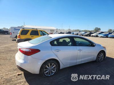 Trzecie zdjęcie samochodu z tyłu: 2016 KIA FORTE LX VIN:KNAFX4A66G5504529 - miniatura