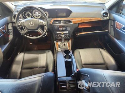 Zdjęcie 8 z 12 samochodu: 2013 MERCEDES-BENZ C 300 4MATIC VIN:WDDGF8AB1DR267649 - miniatura