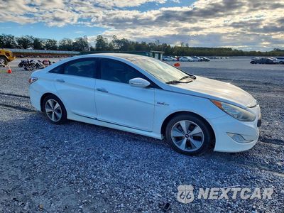 Czwarte zdjęcie samochodu z boku: 2012 HYUNDAI SONATA HYBRID VIN:KMHEC4A48CA023137 - miniatura