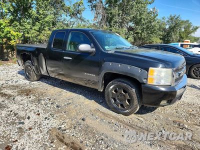 Czwarte zdjęcie samochodu z boku: 2011 CHEVROLET SILVERADO K1500 LT VIN:1GCRKSE39BZ307195 - miniatura