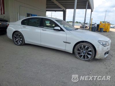 Czwarte zdjęcie samochodu z boku: 2013 BMW 750 I VIN:WBAYA8C58DC996560 - miniatura