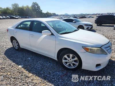 Czwarte zdjęcie samochodu z boku: 2010 TOYOTA CAMRY LE VIN:4T1BF3EK5AU572870 - miniatura