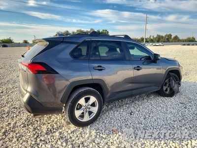Trzecie zdjęcie samochodu z tyłu: 2019 TOYOTA RAV4 XLE VIN:2T3W1RFV1KC030316 - miniatura