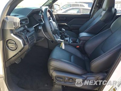 Zdjęcie 7 z 12 samochodu: 2025 TOYOTA TACOMA TRD PRO HV VIN:3TYLC5LN9ST038145 - miniatura