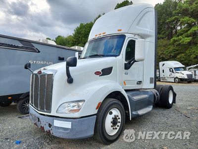 2017 PETERBILT 579 SEMI TRUCK 1XPBA48X7HD428875 - główne zdjęcie licytacji z USA - miniatura