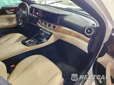 Zdjęcie 8 z 12 samochodu: 2017 MERCEDES-BENZ E 300 4MATIC VIN:WDDZF4KB4HA065635 - miniatura