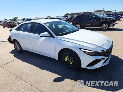 Czwarte zdjęcie samochodu z boku: 2026 HYUNDAI ELANTRA SE VIN:KMHLL4DG7TU268622 - miniatura