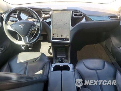 Zdjęcie 8 z 12 samochodu: 2014 TESLA MODEL S VIN:5YJSA1H11EFP44823 - miniatura