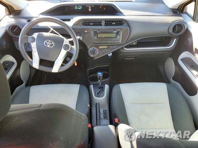Zdjęcie 8 z 13 samochodu: 2014 TOYOTA PRIUS C TWO VIN:JTDKDTB32E1078660 - miniatura
