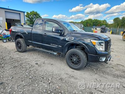 Czwarte zdjęcie samochodu z boku: 2017 NISSAN TITAN XD SV VIN:1N6BA1C48HN554456 - miniatura