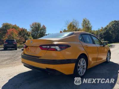 Czwarte zdjęcie samochodu z boku: 2022 TOYOTA CAMRY LE VIN:4T1C11AK5NU621780 - miniatura