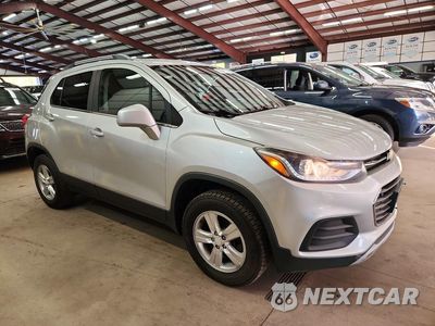 Czwarte zdjęcie samochodu z boku: 2017 CHEVROLET TRAX 1LT VIN:3GNCJPSB5HL175996 - miniatura