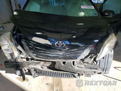 Zdjęcie 12 z 13 samochodu: 2017 TOYOTA SIENNA LE VIN:5TDKZ3DC8HS858720 - miniatura