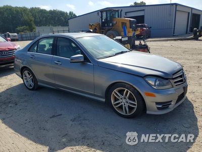 Czwarte zdjęcie samochodu z boku: 2013 MERCEDES-BENZ C 250 VIN:WDDGF4HB7DA823914 - miniatura