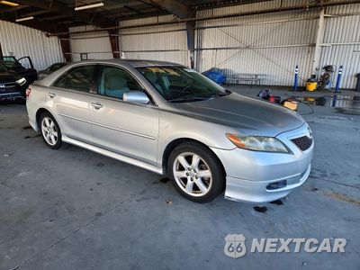 Czwarte zdjęcie samochodu z boku: 2007 TOYOTA CAMRY SE V6 VIN:4T1BK46K07U027264 - miniatura
