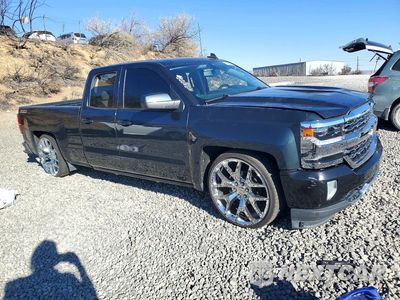 Czwarte zdjęcie samochodu z boku: 2017 CHEVROLET SILVERADO K1500 LT VIN:1GCVKREC6HZ328487 - miniatura